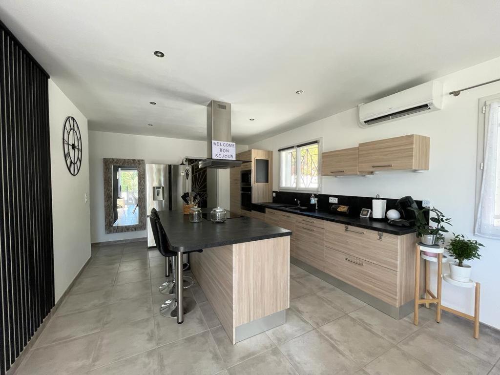 Villa avec piscine Cuers Esterno foto
